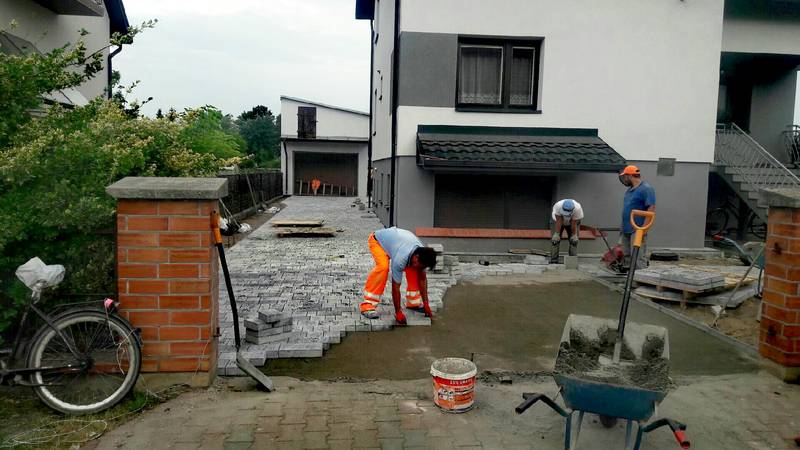 Układanie kostki brukowej